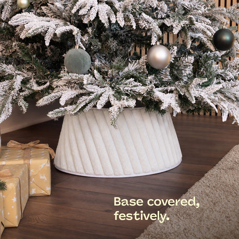 Christmas Village Round Vertical Striped Faux Fur Christmas Tree Skirt 56cm White